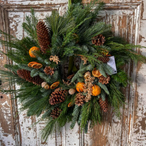 Golden Pine ( Wianek świąteczny z żywych gałązek – ok. 45–50 cm)