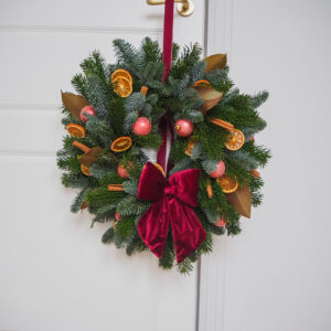 Winter Spice Harmony - wianek świąteczny z żywych gałązek- średnica około 40 cm