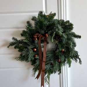 Bronze Whisper (wianek świąteczny z żywych gałązek około  45–50 cm)